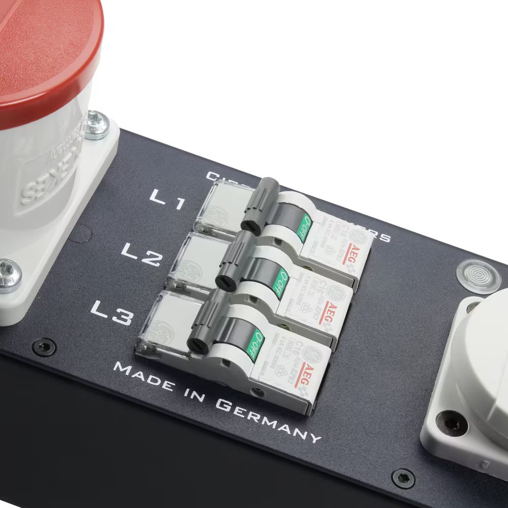 adam-hall-rack-pdu-9-cee-fi_6878f4d411bda.jpg