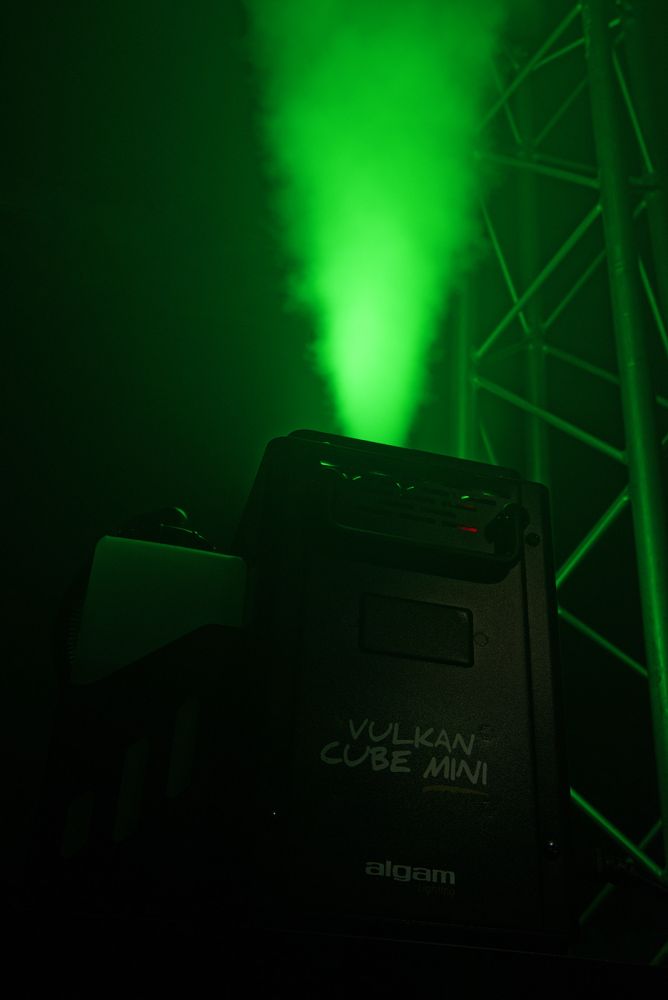 algam-lighting-vulkan-cube-mini-maquina-de-fumo-vertical-compacta-led_6aabc825936a6.jpg