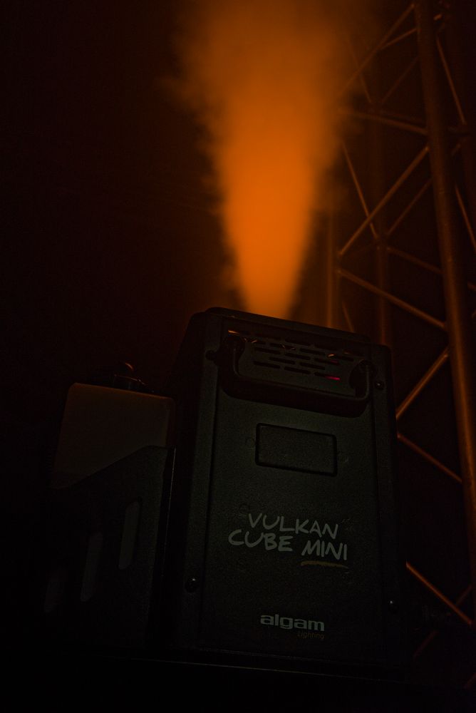 algam-lighting-vulkan-cube-mini-maquina-de-fumo-vertical-compacta-led_6aabc8274c3fe.jpg