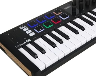 arturia-minilab-37-black_6a4bbeffc26ab.jpg