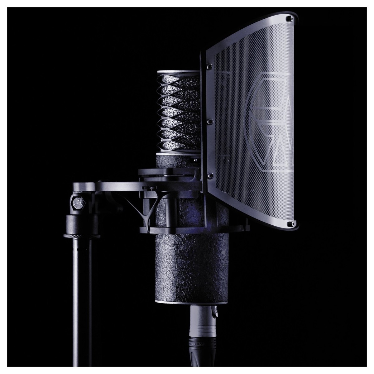 aston-microphones-spirit-black-bundle_602e4519f00c6.jpg