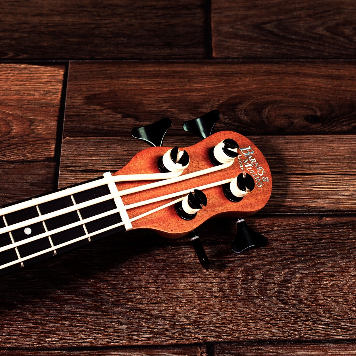 barnes-mullins-bass-ukulele-mahogany_6915b0ac3d1c1.jpg