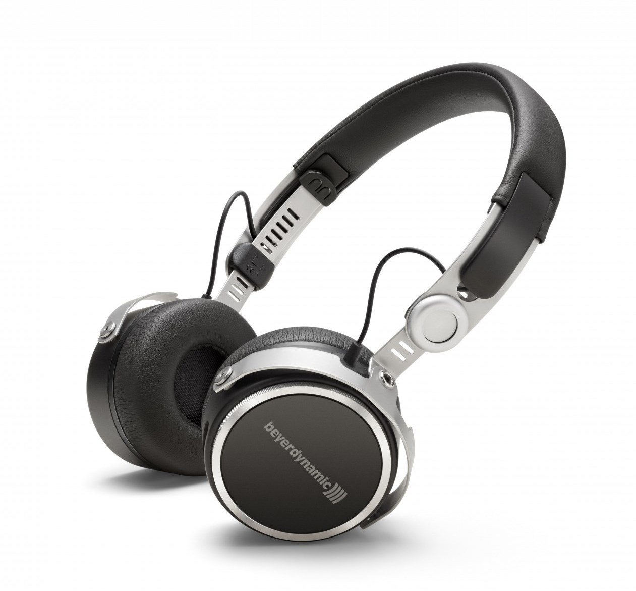 beyerdynamic-aventho-wireless-black_5b3cecd6499a6.jpg