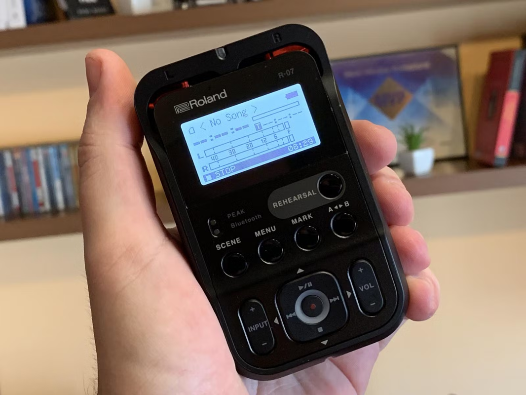 broland-r-07-bk-gravador-profissional-audio-para-reportagem-com-mini-coluna-e-bluetooth-controlo-remoto-com-app-best-seller-b_68038173d622b.png