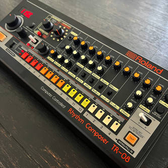broland-tr-08-sons-iconicos-caixa-de-rimos-roland-tr-808-boutique-b_681b46fdd0f72.png