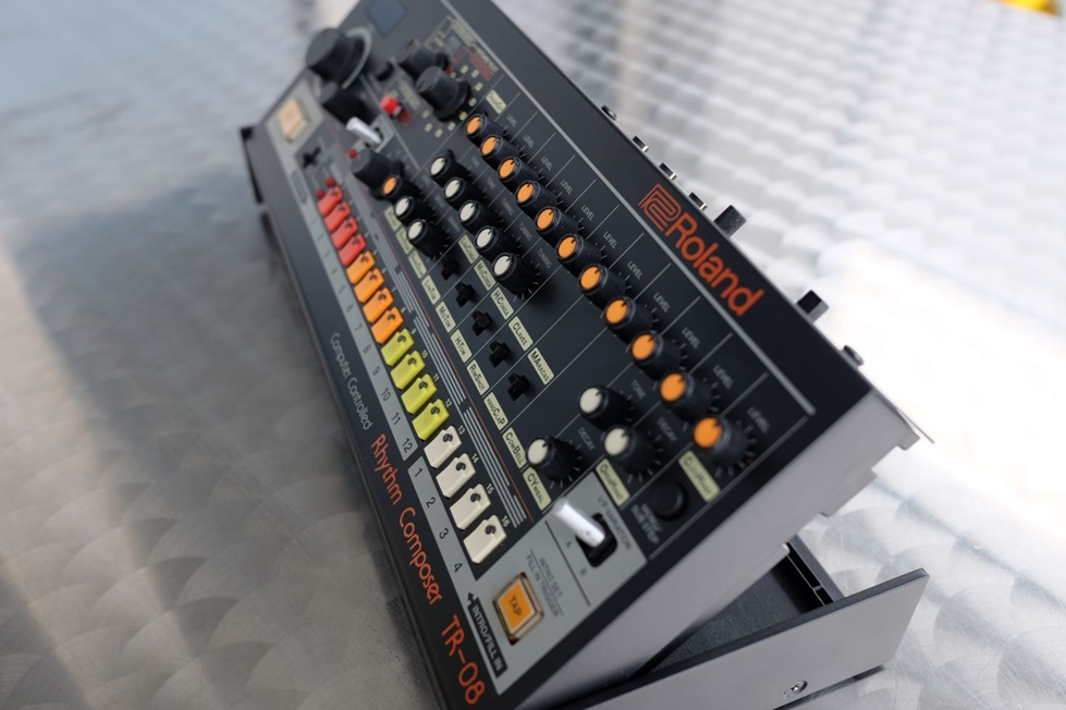 broland-tr-08-sons-iconicos-caixa-de-rimos-roland-tr-808-boutique-b_681b470155e27.png