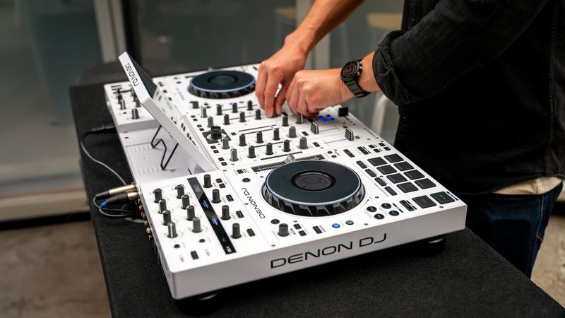 denon-dj-prime-4-white_663e2afbb1865.jpeg