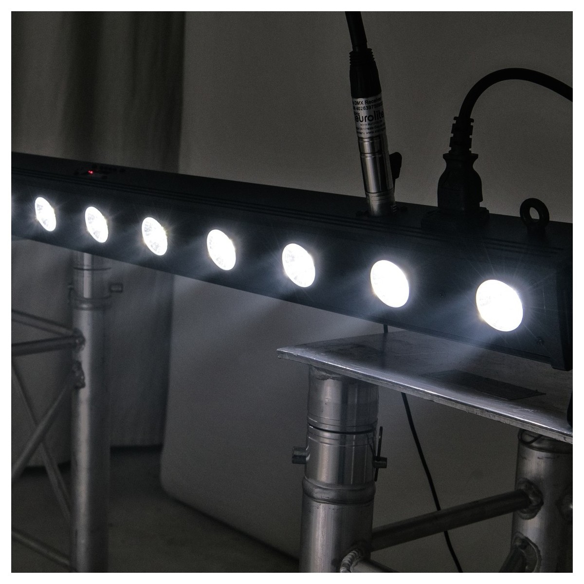eurolite-led-bar-12-qcl-rgbw_69fdbd5e8c852.jpg
