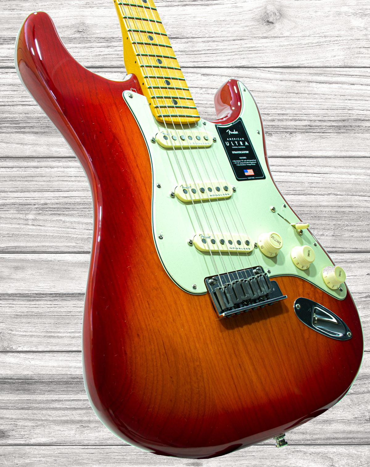 fender-am-ultra-strat-mn-prb_5edf9711d6115.jpg