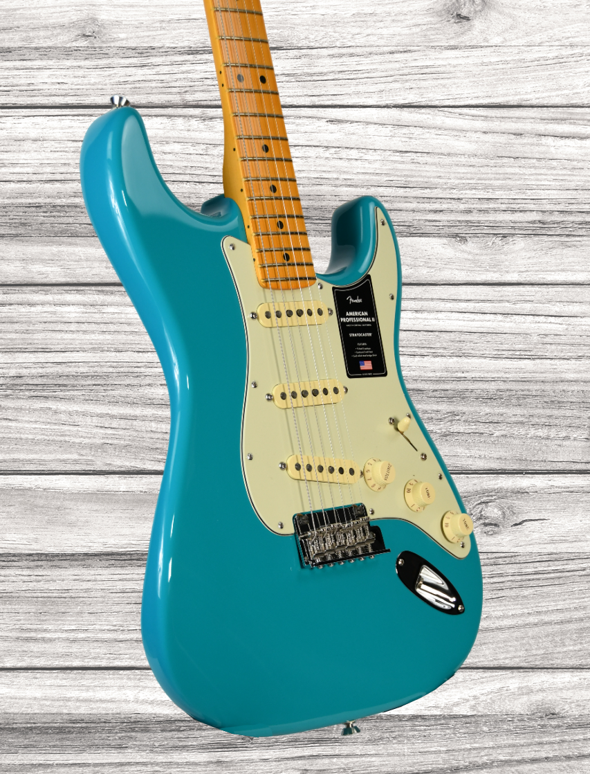 fender-american-pro-ii-strat-mn-mbl_6436d7d9e6b8e.png