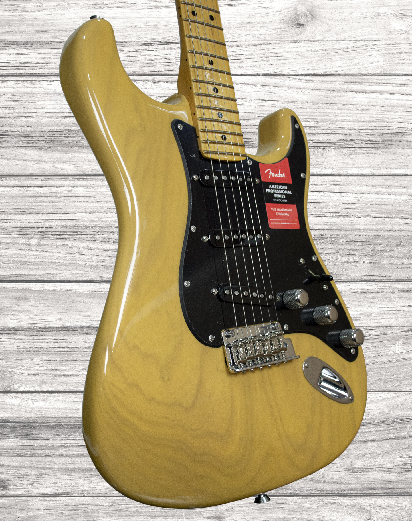 fender-american-pro-strat-ash-ltd-butterscotch_5e68dab25b1a4.jpg