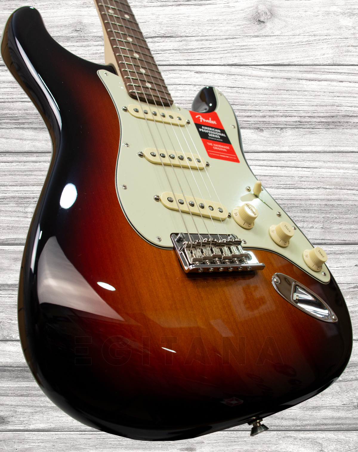 fender-american-pro-stratocaster-rw-3-color-sunburst_5f1e9eaff403f.jpg