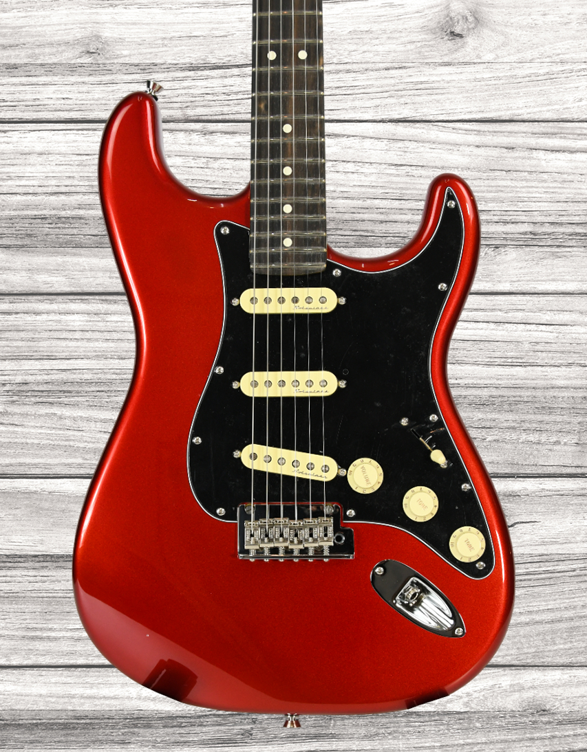 fender-american-professional-ii-candy-apple-red-exclusivo-egitana_660430138c469.jpg