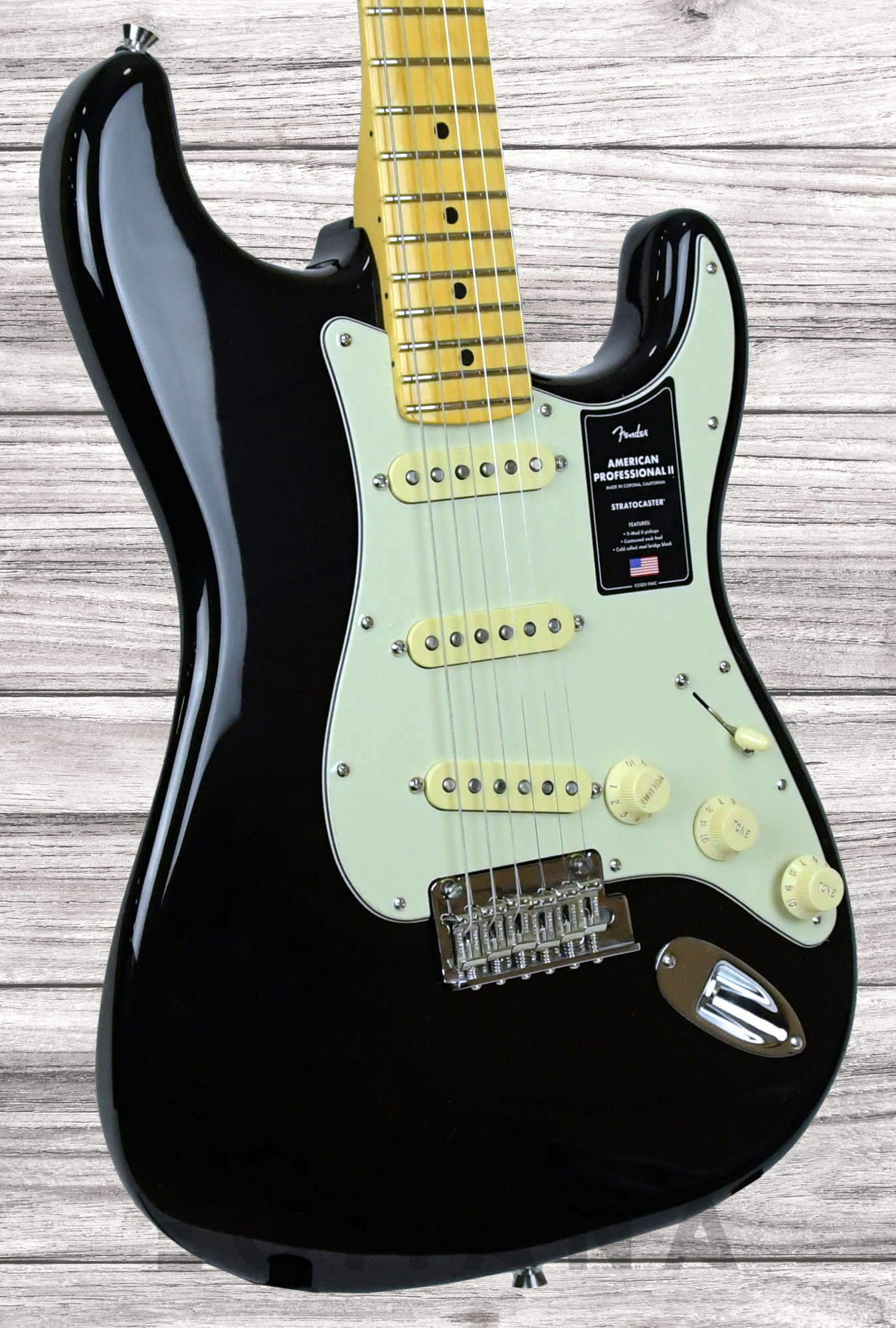 fender-american-professional-ii-maple-fingerboard-black_62307db75dceb.jpg