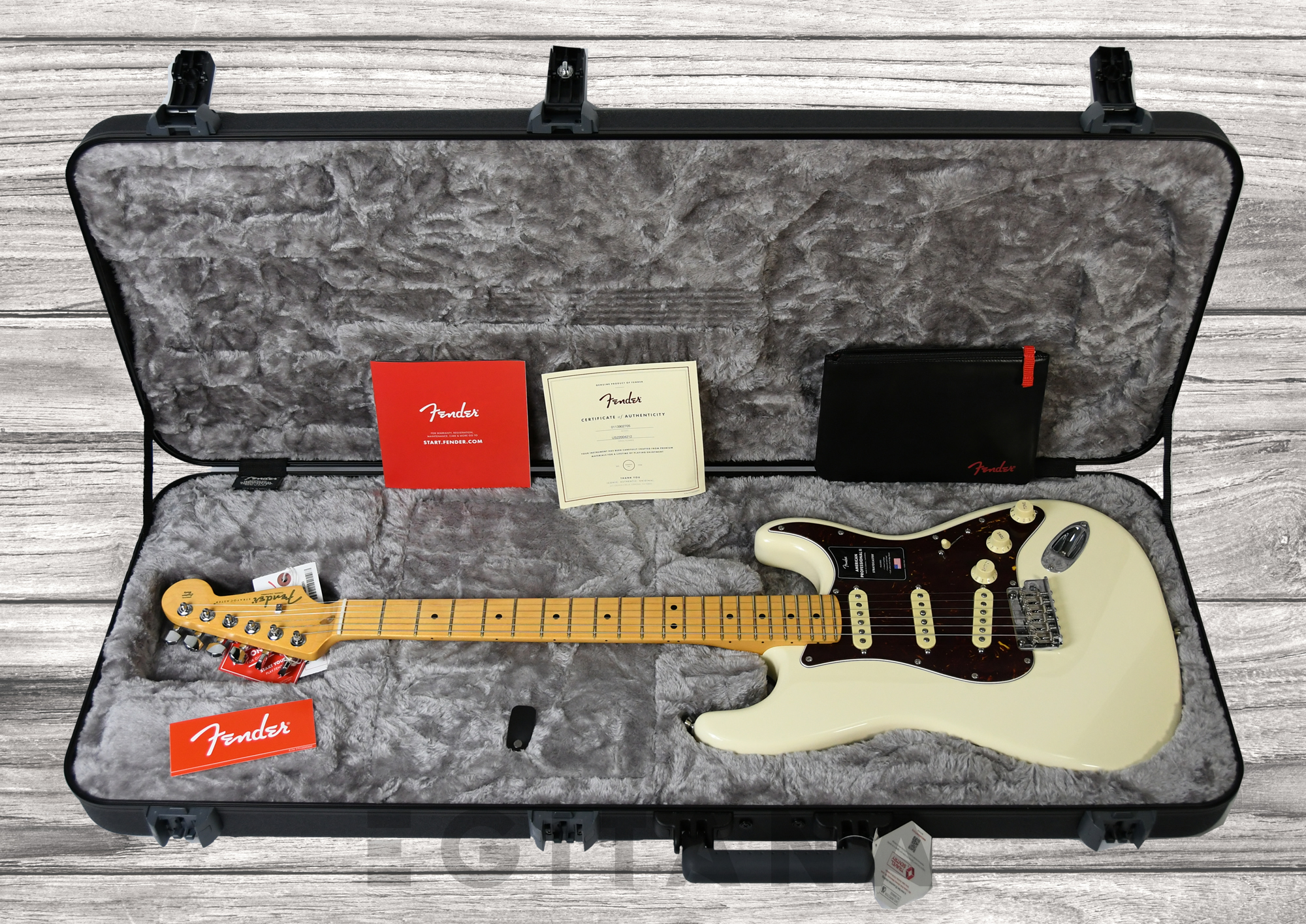 fender-american-professional-ii-maple-fingerboard-olympic-white_637df5aab2983.jpg