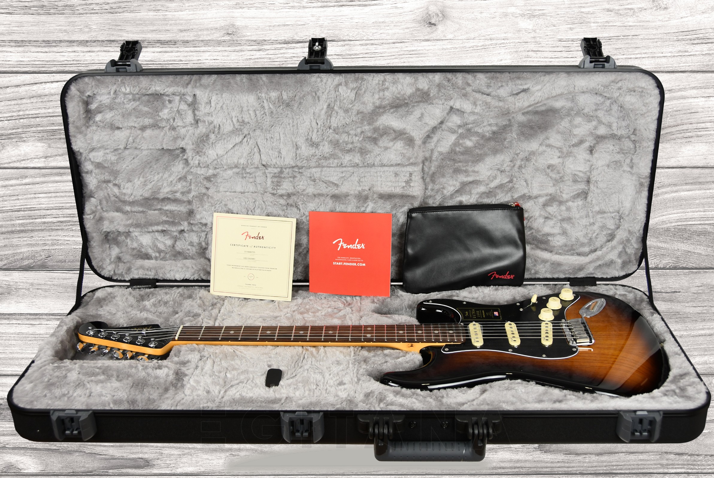 fender-american-ultra-luxe-strat-rw-2cs_60e8853f41b7e.jpg