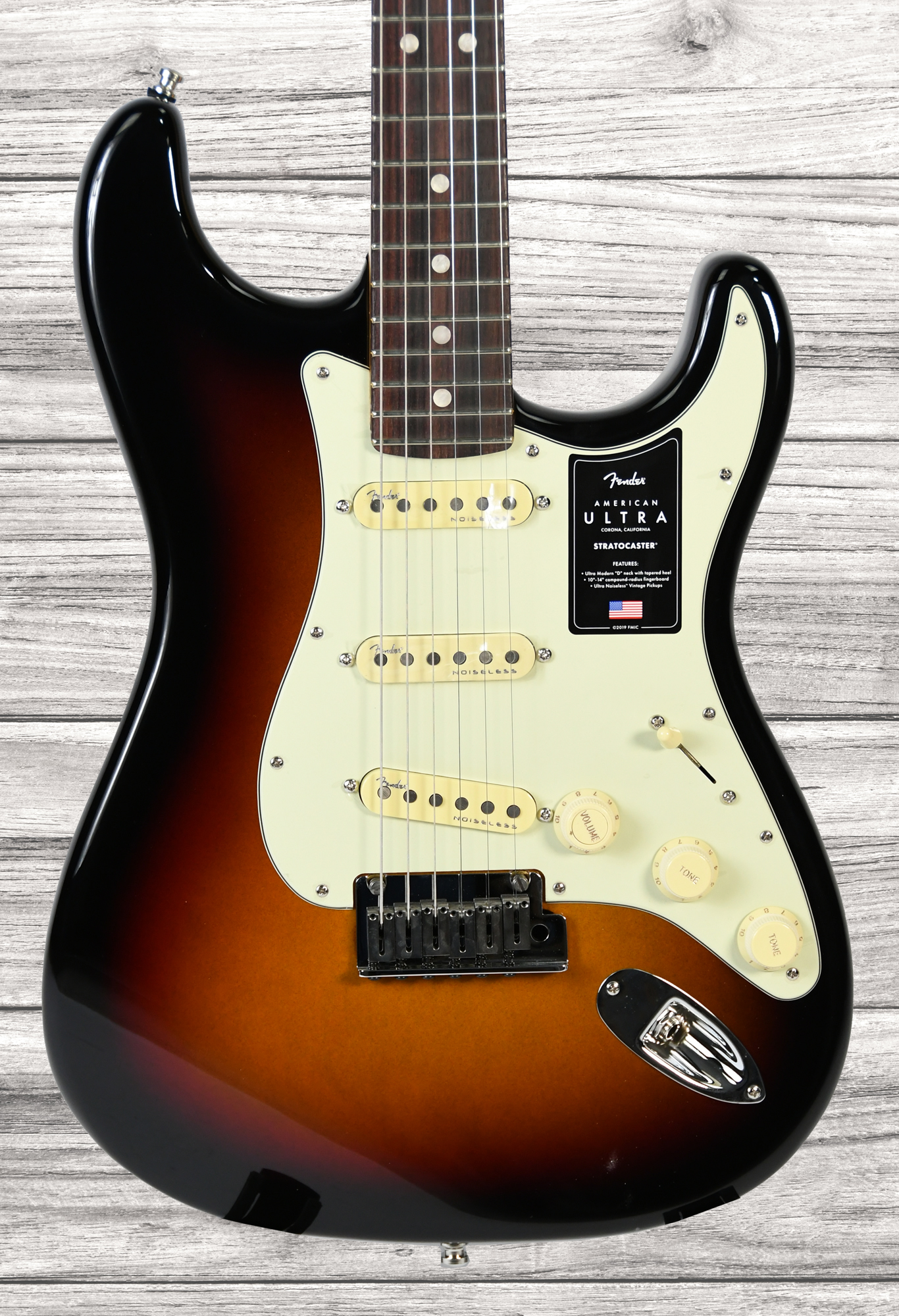 fender-american-ultra-strat-rw-ultraburst_63a3403c6ac27.jpg