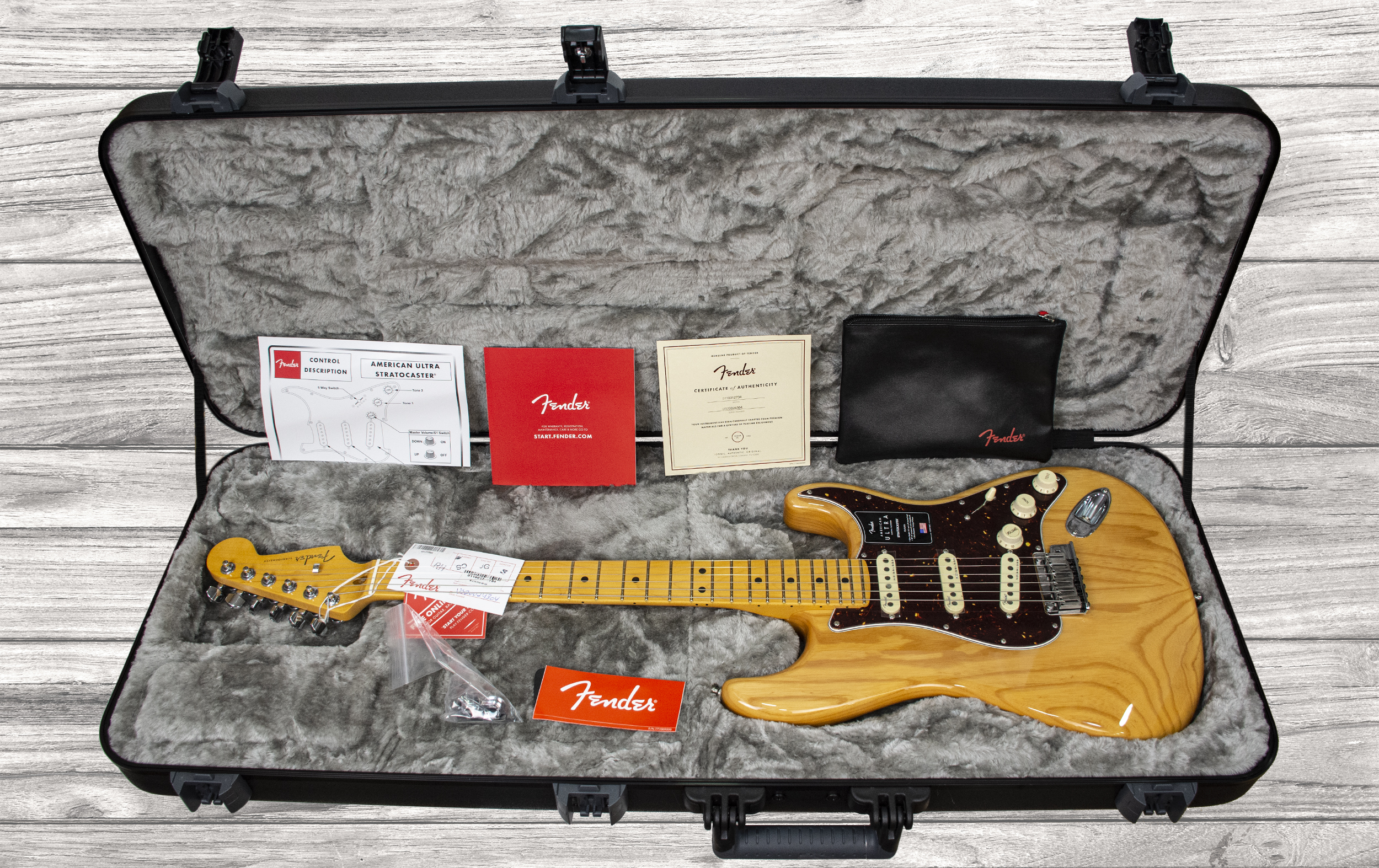 fender-american-ultra-stratocaster-mn-aged-natural_5f15ced25c78b.jpg