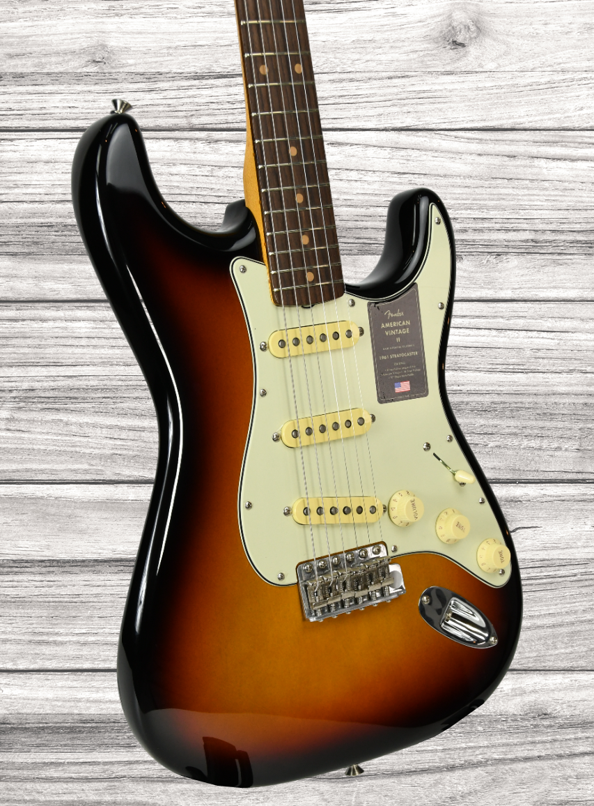 fender-american-vintage-ii-1961-rosewood-fingerboard-3-color-sunburst_65dc7066a66d2.png