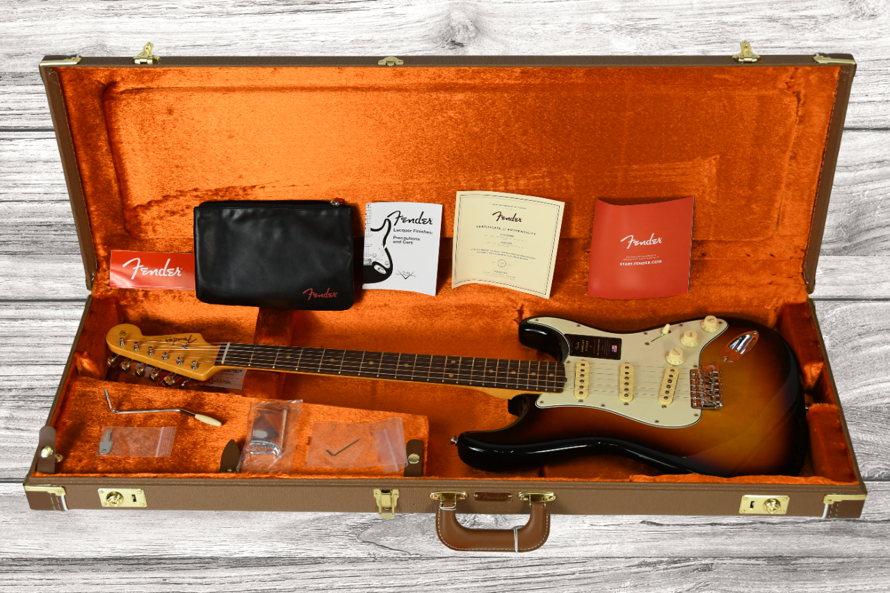 fender-american-vintage-ii-1961-rosewood-fingerboard-3-color-sunburst_65dc707e9c2a4.png