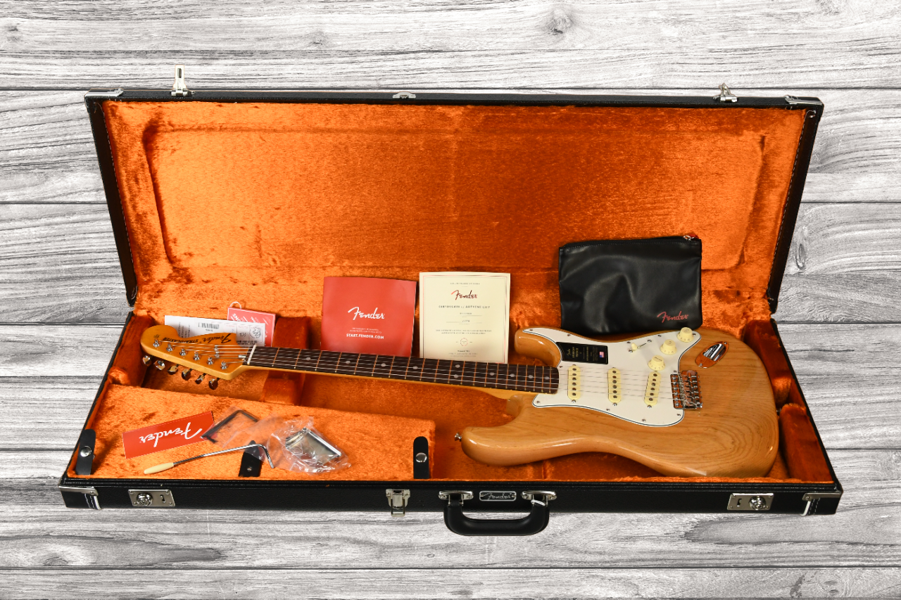 fender-american-vintage-ii-1973-rosewood-fingerboard-aged-natural_64c7dce5469db.png