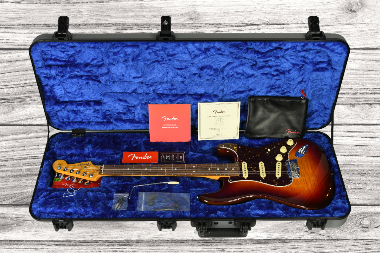 fender-anniv-am-pro-ii-strat-rw-cm_66754f94ce3c3.png