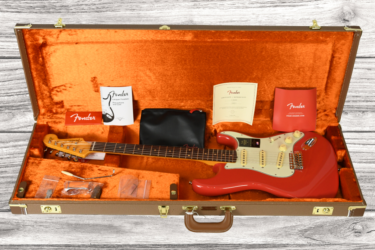 fender-av-ii-61-strat-rw-frd_66560c51de41e.jpg