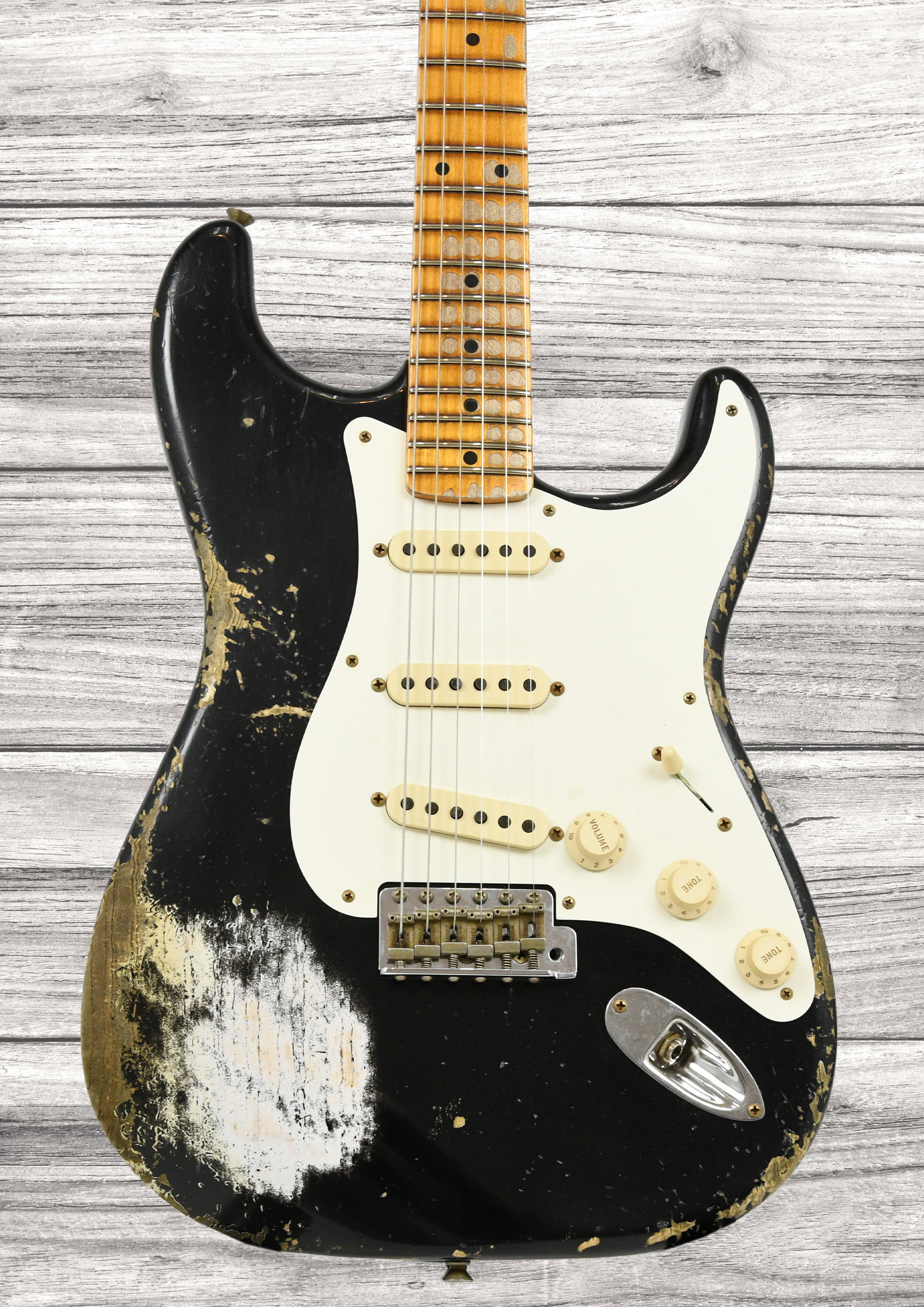 fender-custom-shop-1957-stratocaster-heavy-relic-1-piece-quartersawn-mn-black_6a5a432b0fa88.jpg