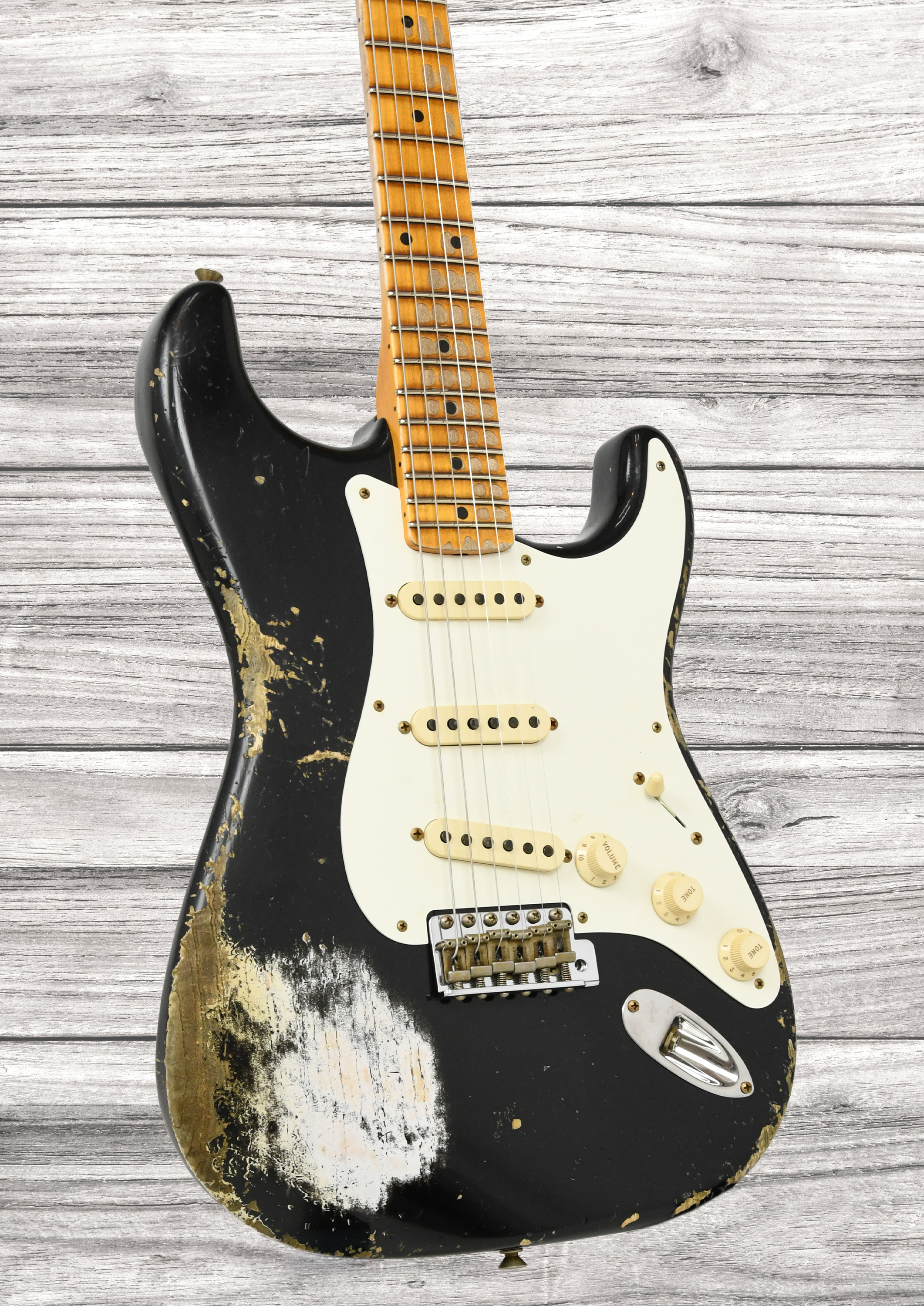 fender-custom-shop-1957-stratocaster-heavy-relic-1-piece-quartersawn-mn-black_6a5a432daeaa8.jpg