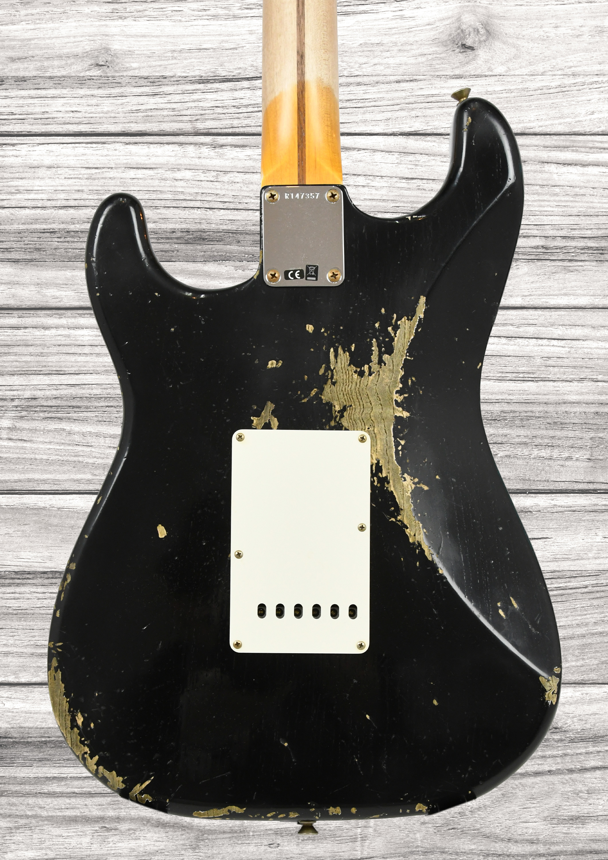 fender-custom-shop-1957-stratocaster-heavy-relic-1-piece-quartersawn-mn-black_6a5a433ae2dd3.jpg