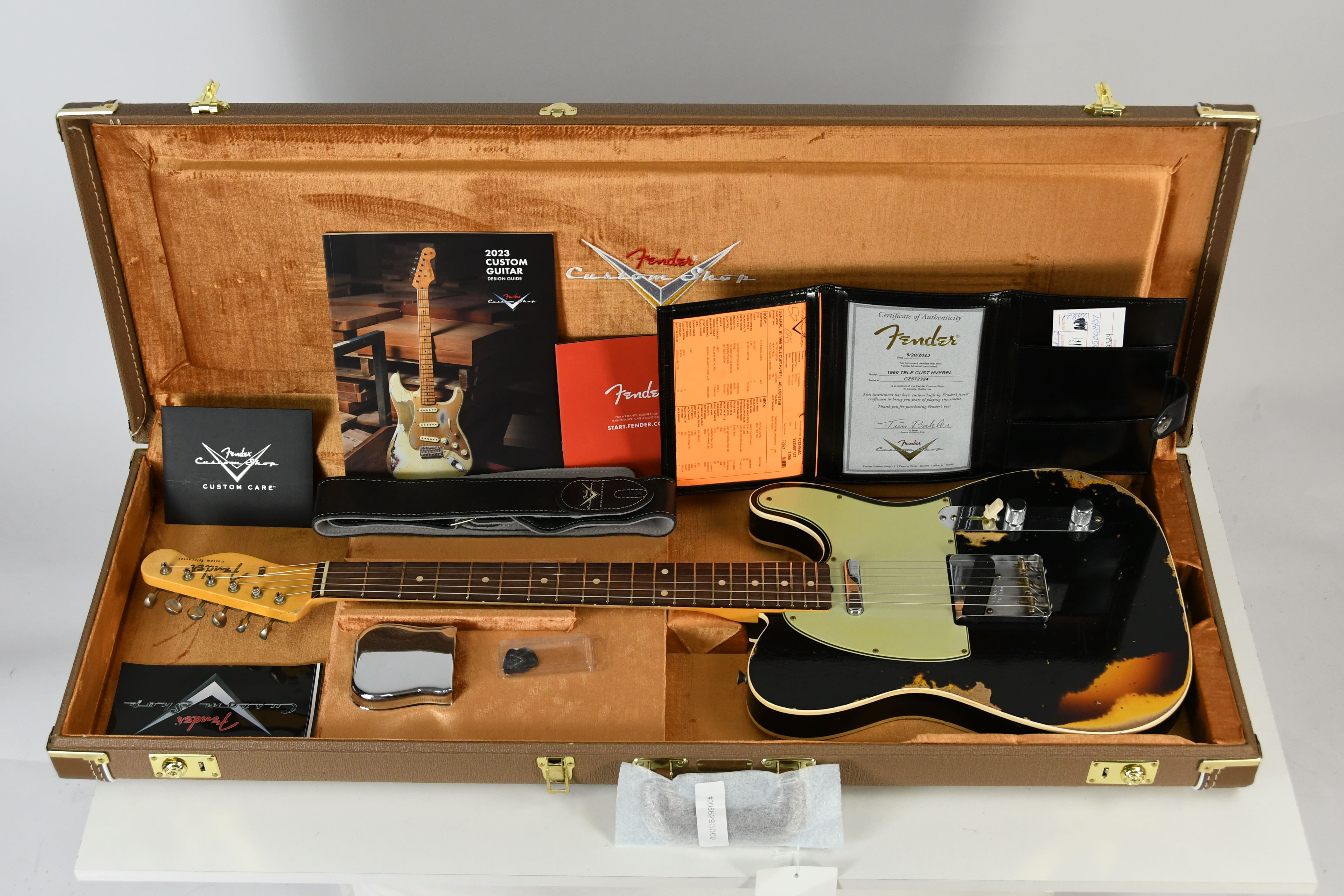 fender-custom-shop-1960-custom-heavy-relic-aged-black-chocolate-3-color-sunburst_66a11341b4cfd.jpg