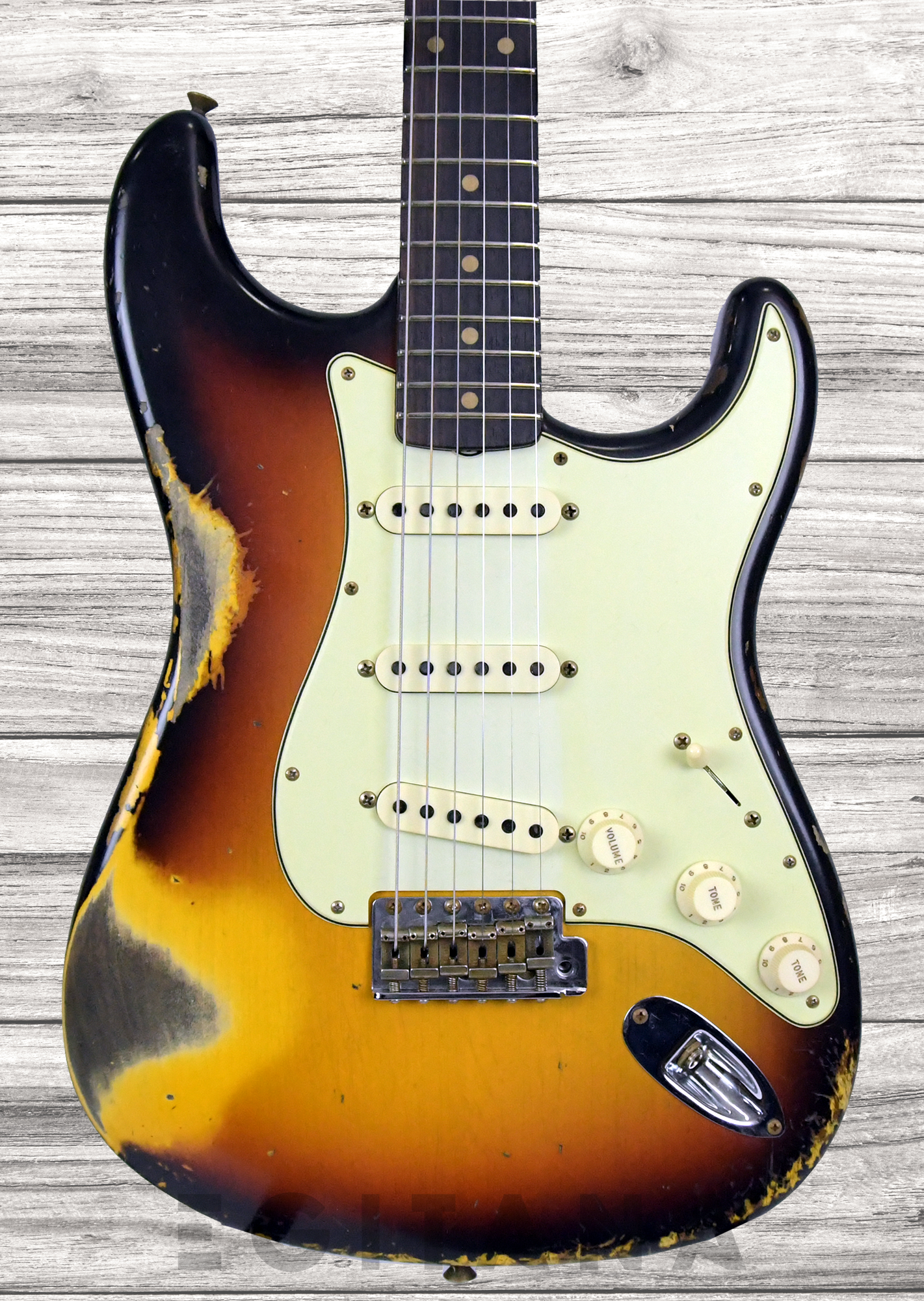 fender-custom-shop-1960-heavy-relic-faded-aged-3-color-sunburst_61a898ea7c27c.png