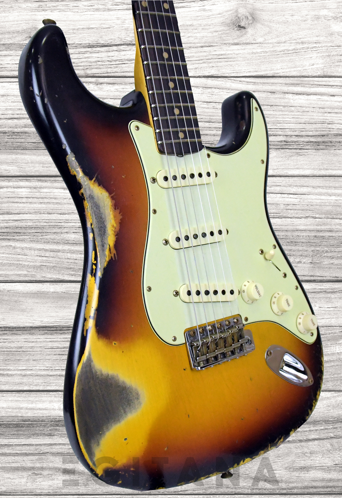 fender-custom-shop-1960-heavy-relic-faded-aged-3-color-sunburst_61a898ef26cd4.jpg