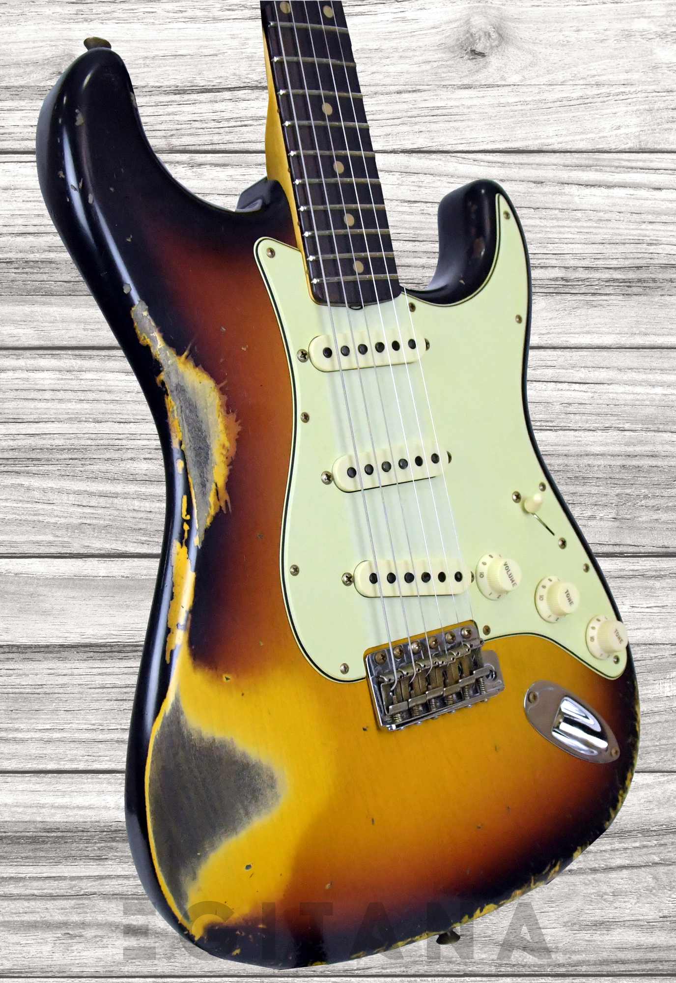 fender-custom-shop-1960-heavy-relic-faded-aged-3-color-sunburst_61a898ef26cd4.png