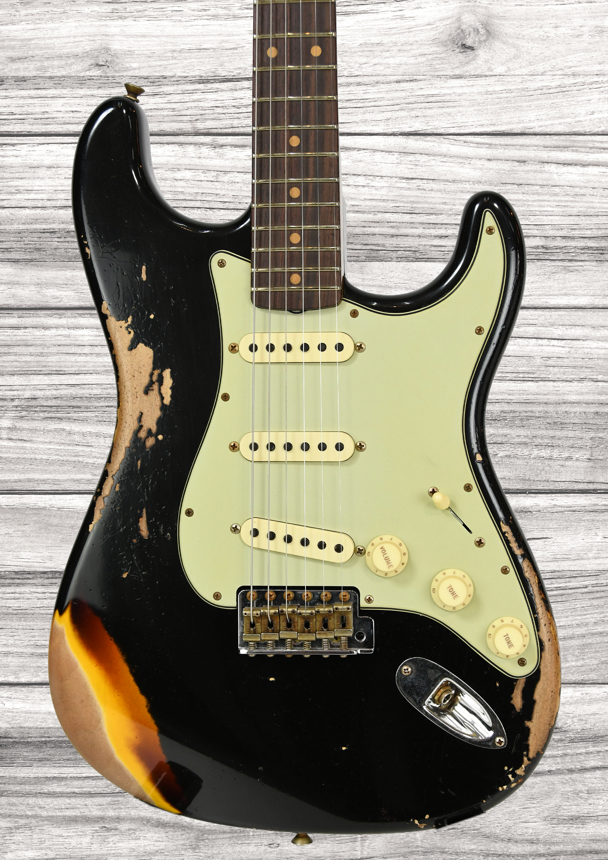 fender-custom-shop-1960-stratocaster-heavy-relic-rosewood-fingerboard-aged-black-over-3-colour-sunburst_68f7a2decfdf8.jpg
