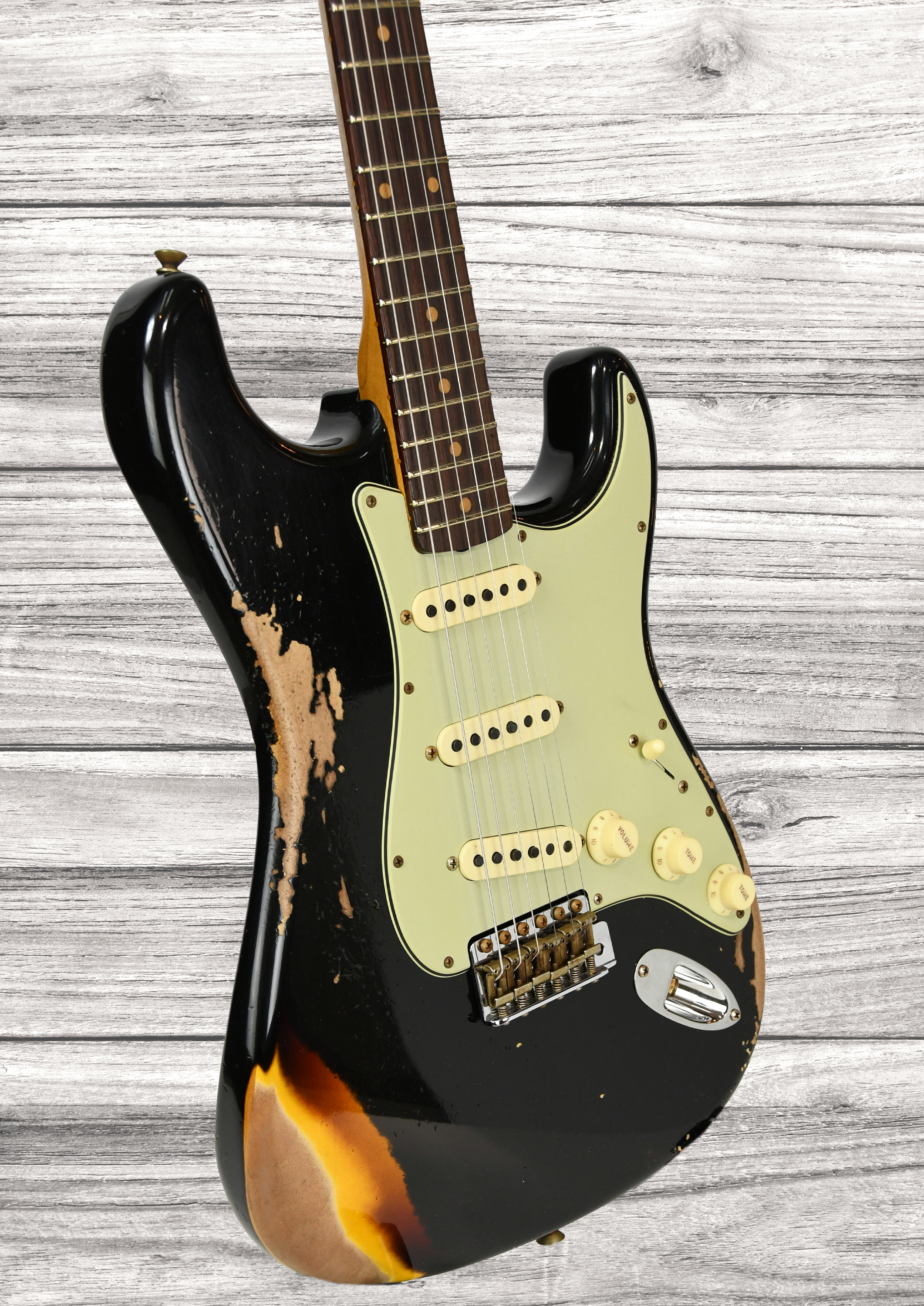 fender-custom-shop-1960-stratocaster-heavy-relic-rosewood-fingerboard-aged-black-over-3-colour-sunburst_68f7a2e1c33fa.jpg