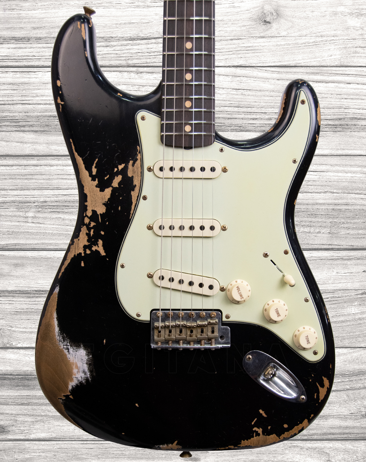 fender-custom-shop-1960-stratocaster-heavy-relic-rw-aged-black_5f3fdf833a59d.jpg