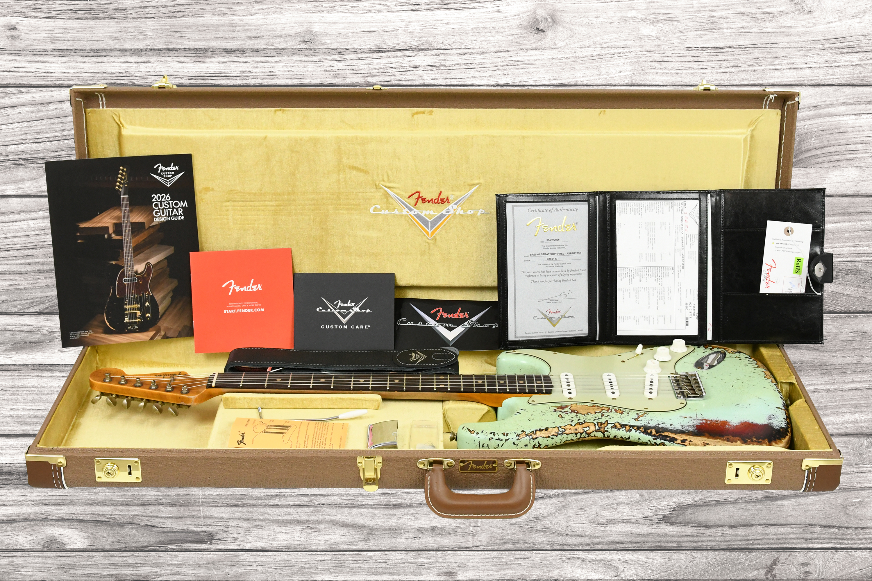 fender-custom-shop-1961-stratocaster-super-heavy-relic-rw-3a-aged-surf-green-3-color-sunburst_6a5f820ce4807.jpg
