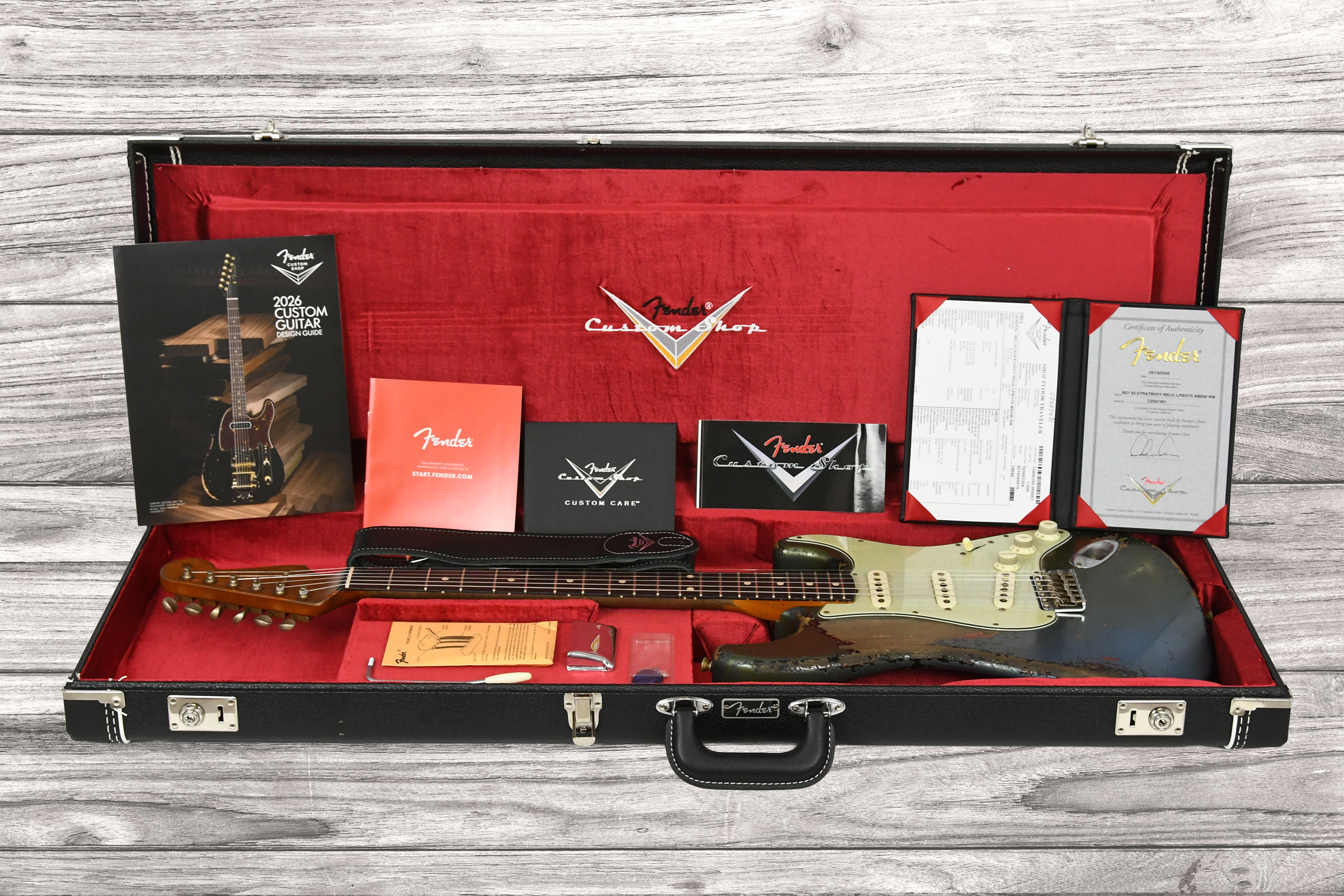 fender-custom-shop-1963-stratocaster-heavy-relic-masterbuilt-dale-wilson_6a3d2b4f93153.jpg