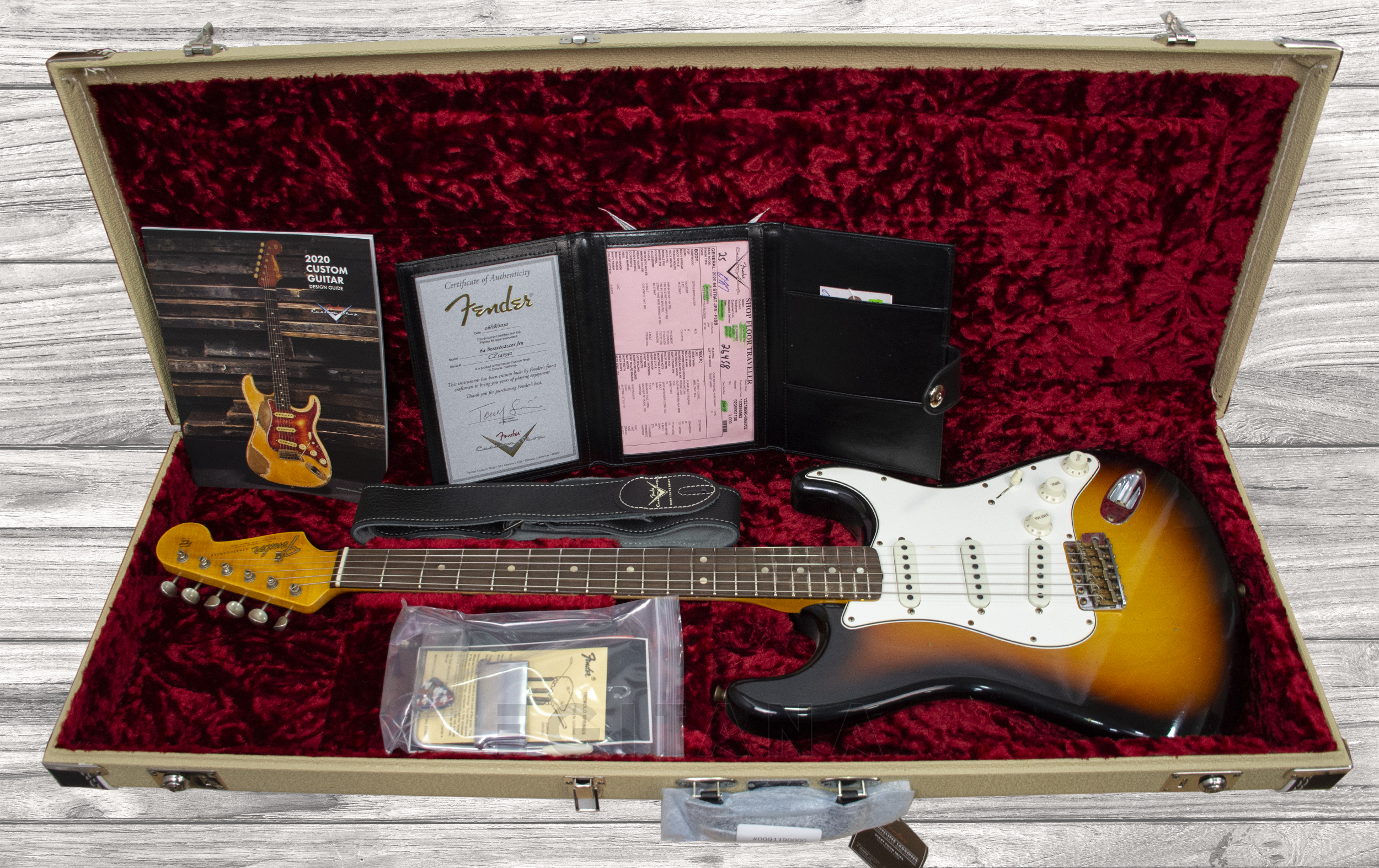 fender-custom-shop-1964-stratocaster-journeyman-relic-faded-3-colour-sunburst_5f1b0ce8e5f55.jpg