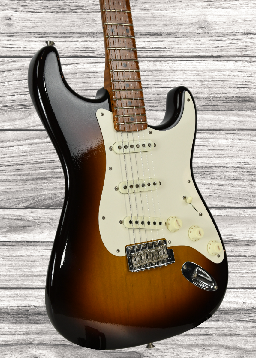 fender-custom-shop-2023-ltd-roasted-50s-dlx-closet-classic-1-piece-4a-roasted-flame-maple-wide-fade-aged-chocolate-2-color-sunburst_667938a7da625.png