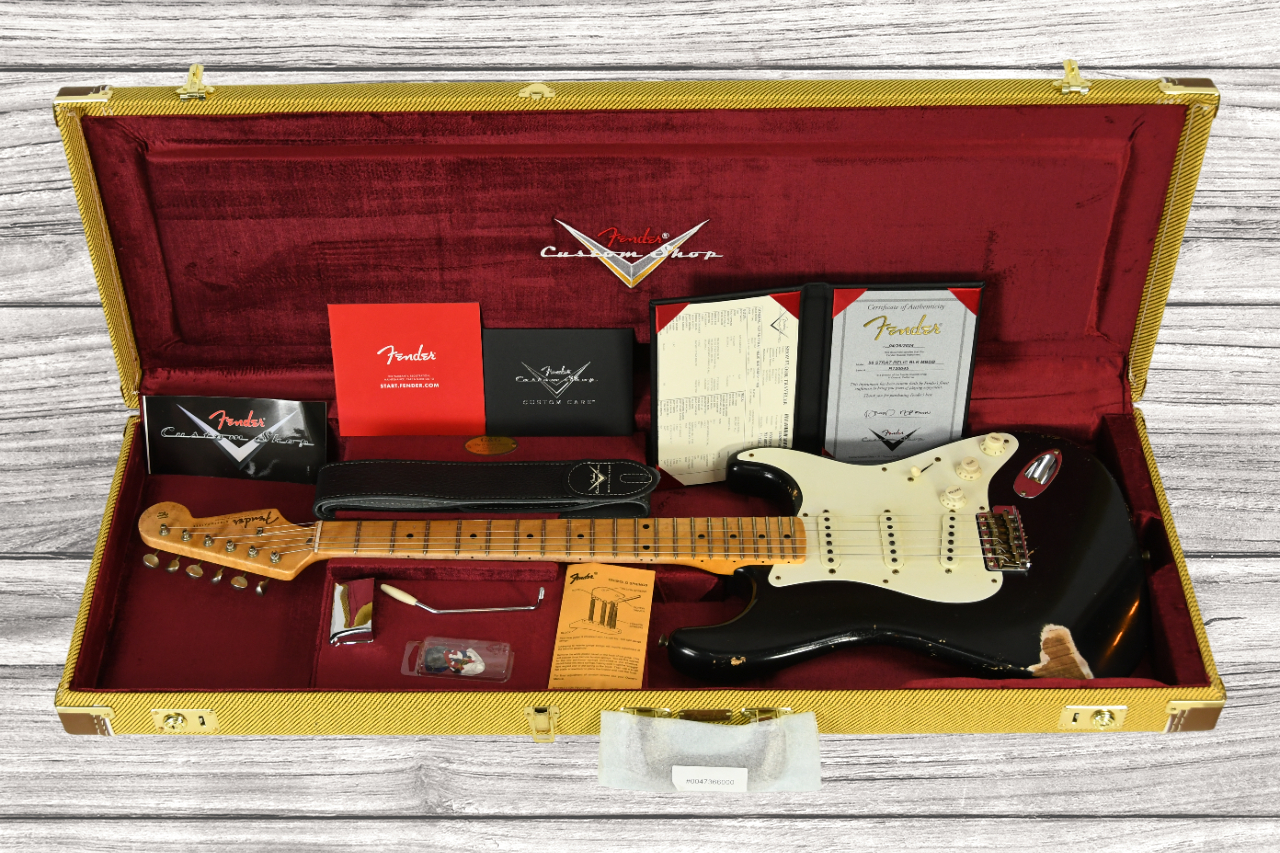 fender-custom-shop-56-strat-relic-black_6669c94eac7f6.jpg