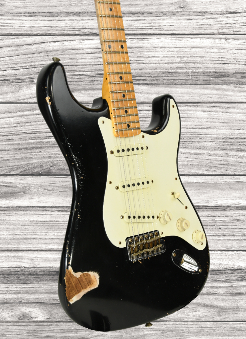 fender-custom-shop-56-strat-relic-black_6669c957abc19.jpg