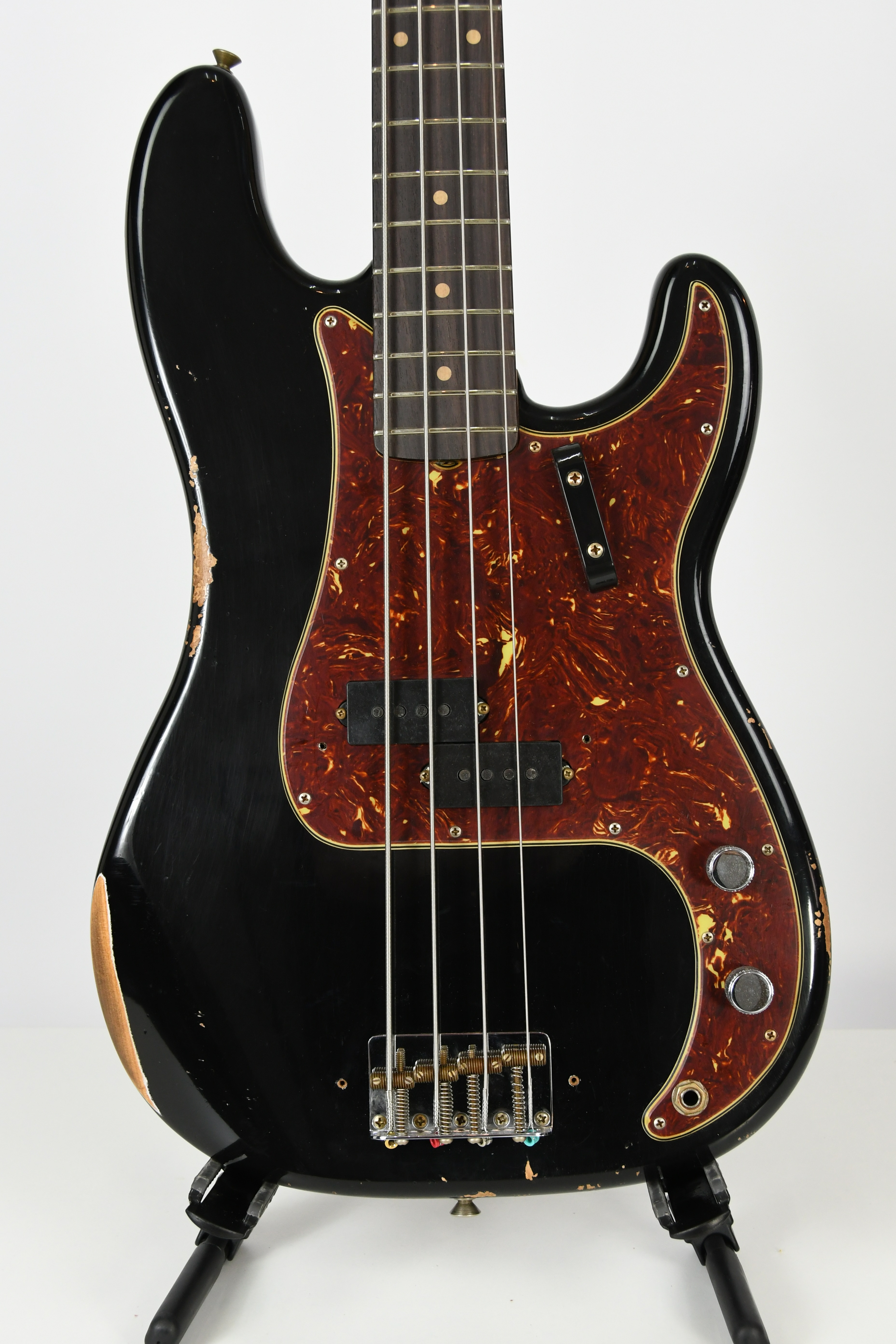 fender-custom-shop-62-precision-bass-aged-black_6697d67238fcc.jpg