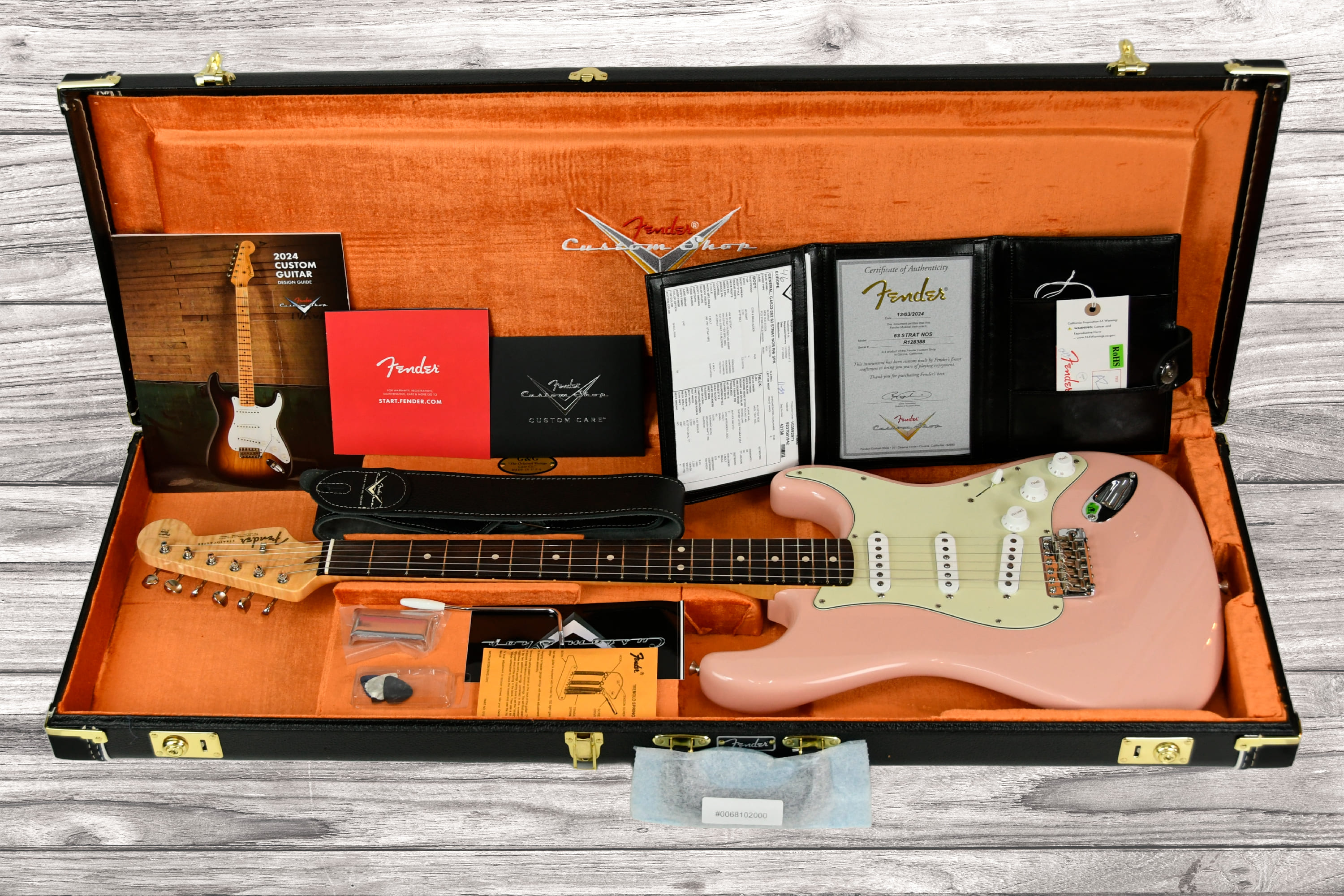 fender-custom-shop-63-strat-nos-shell-pink_678a724080e9c.jpg