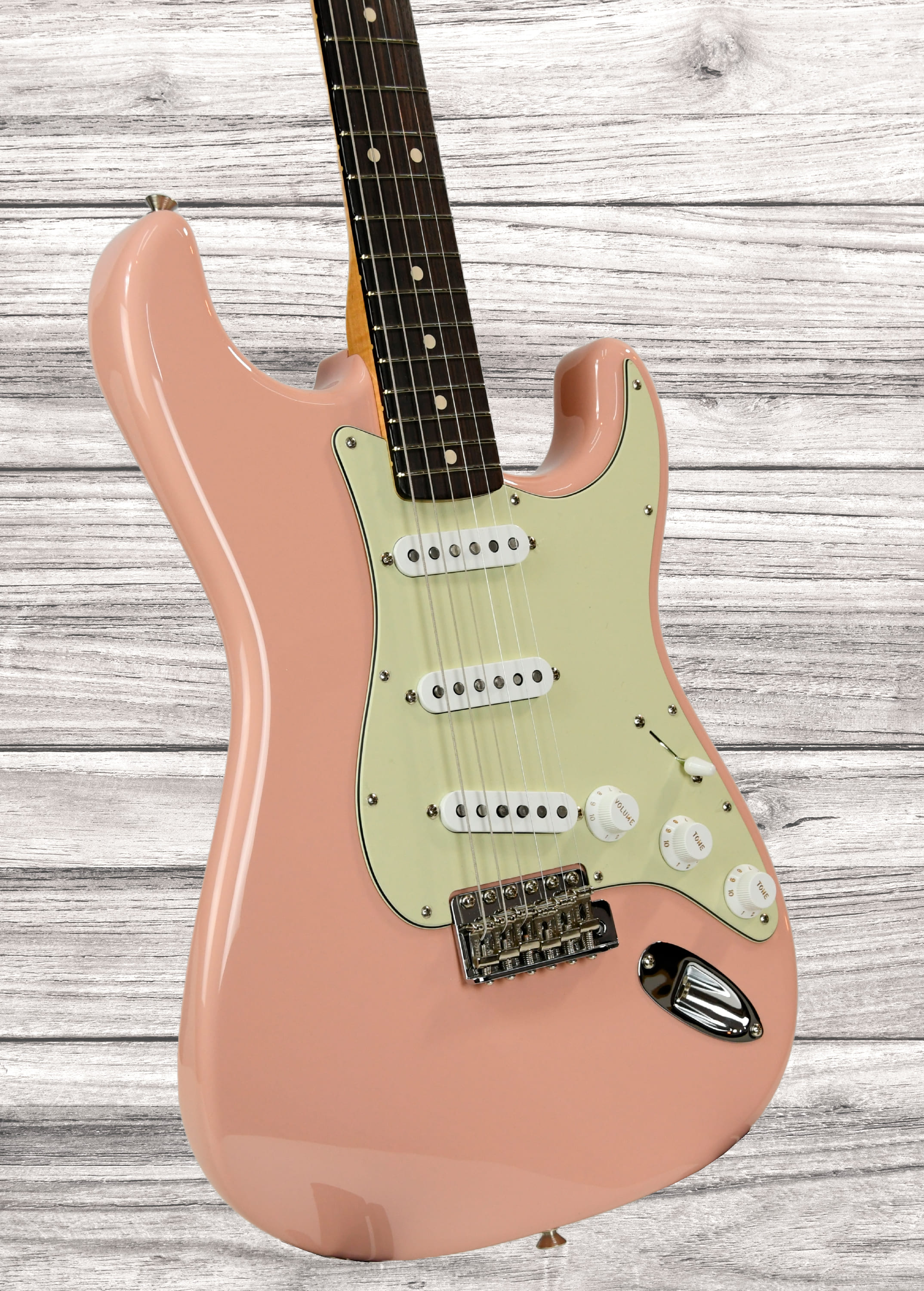 fender-custom-shop-63-strat-nos-shell-pink_678a7244e94d8.jpg