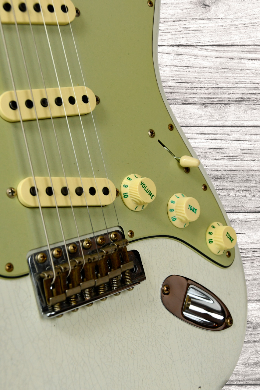 fender-custom-shop-64-stratocasterjourneyman-relic-aged-olympic-white_66e30cc70f64b.jpg