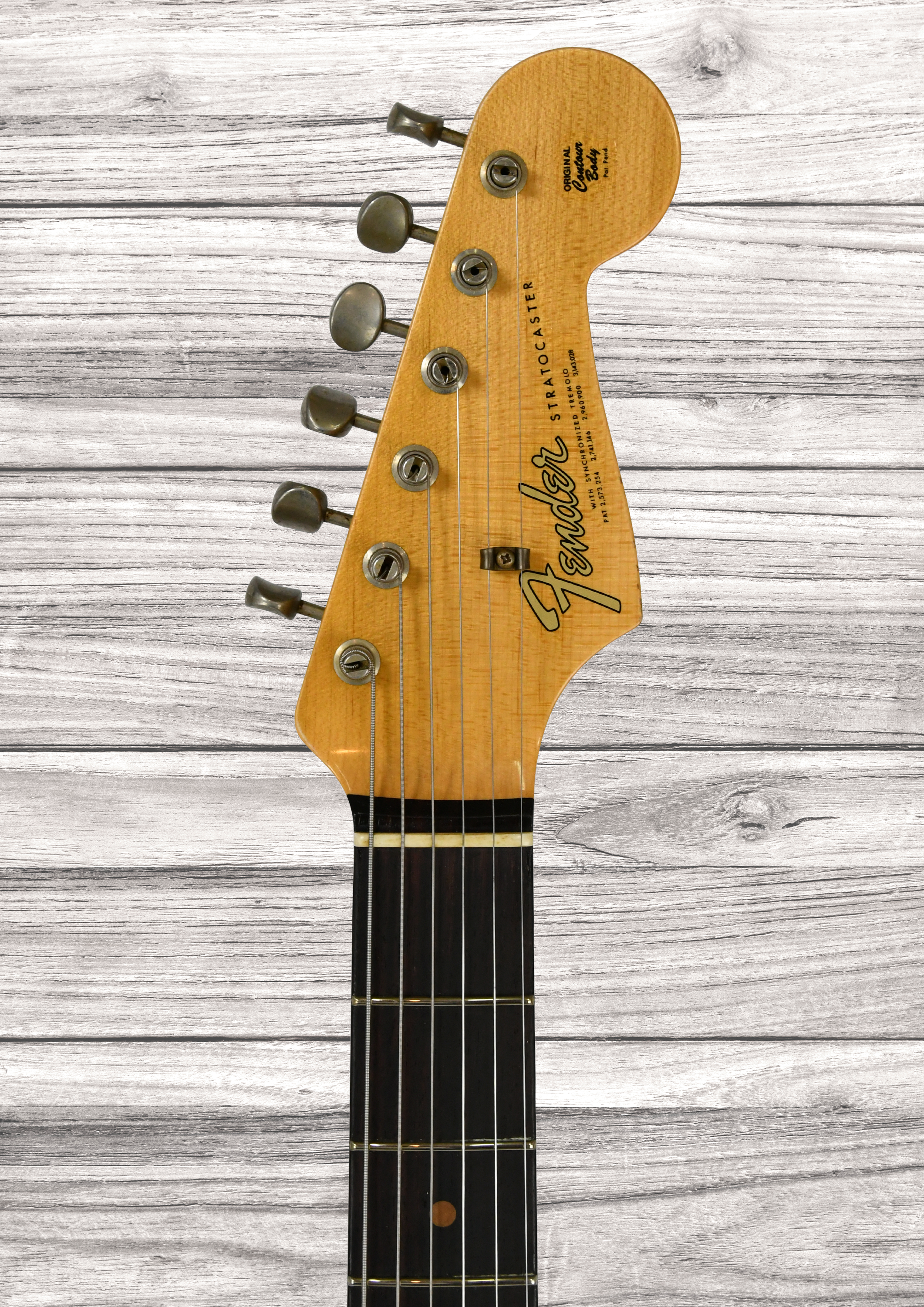 fender-custom-shop-64-stratocasterjourneyman-relic-aged-olympic-white_6931a34b0ef63.png