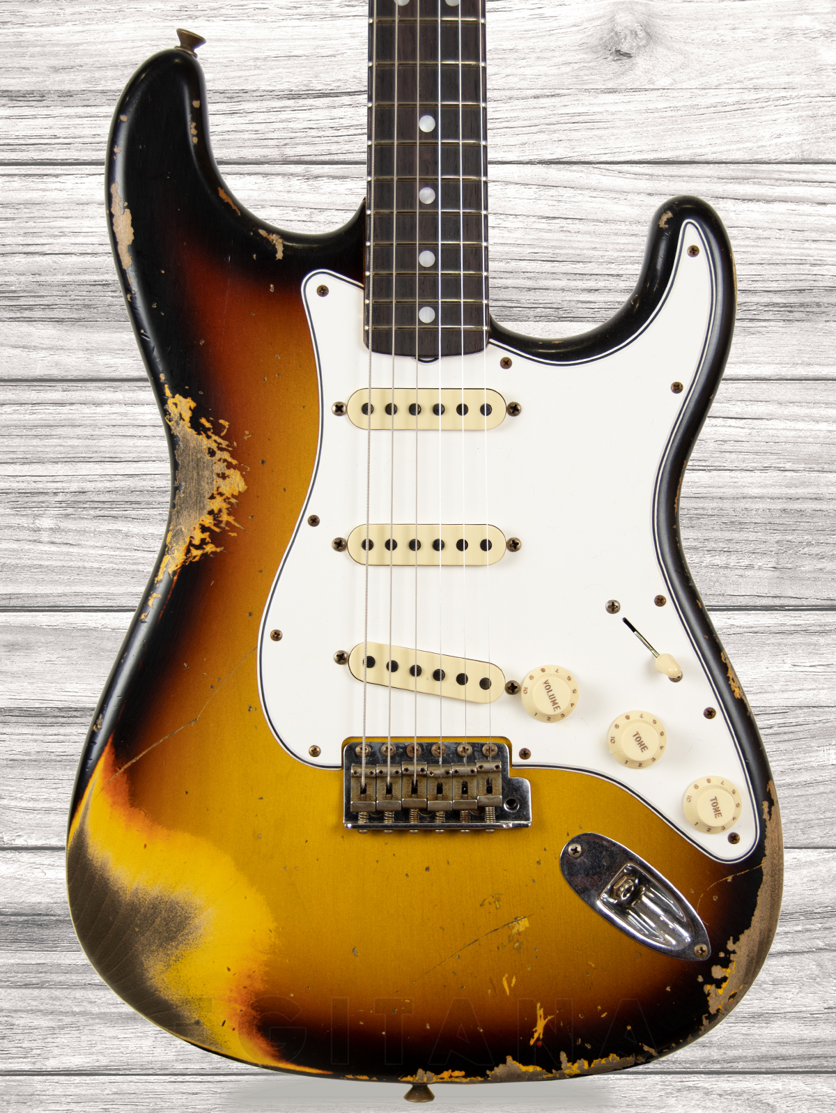 fender-custom-shop-67-stratocaster-heavy-relic-faded-aged-3-colour-sunburst_609d5473b61d2.jpg