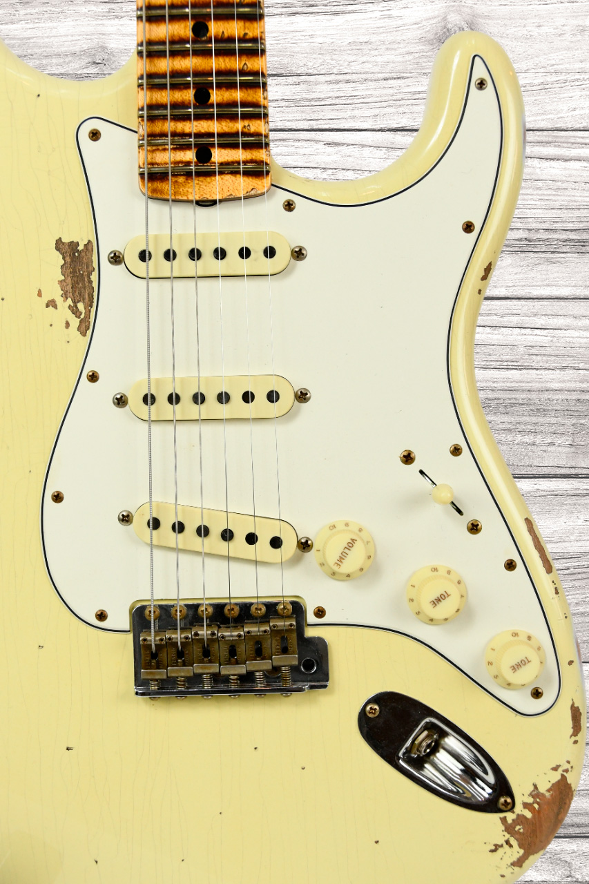 fender-custom-shop-69-stratocaster-heavy-relic-aged-vintage-white_6704036843e28.jpg